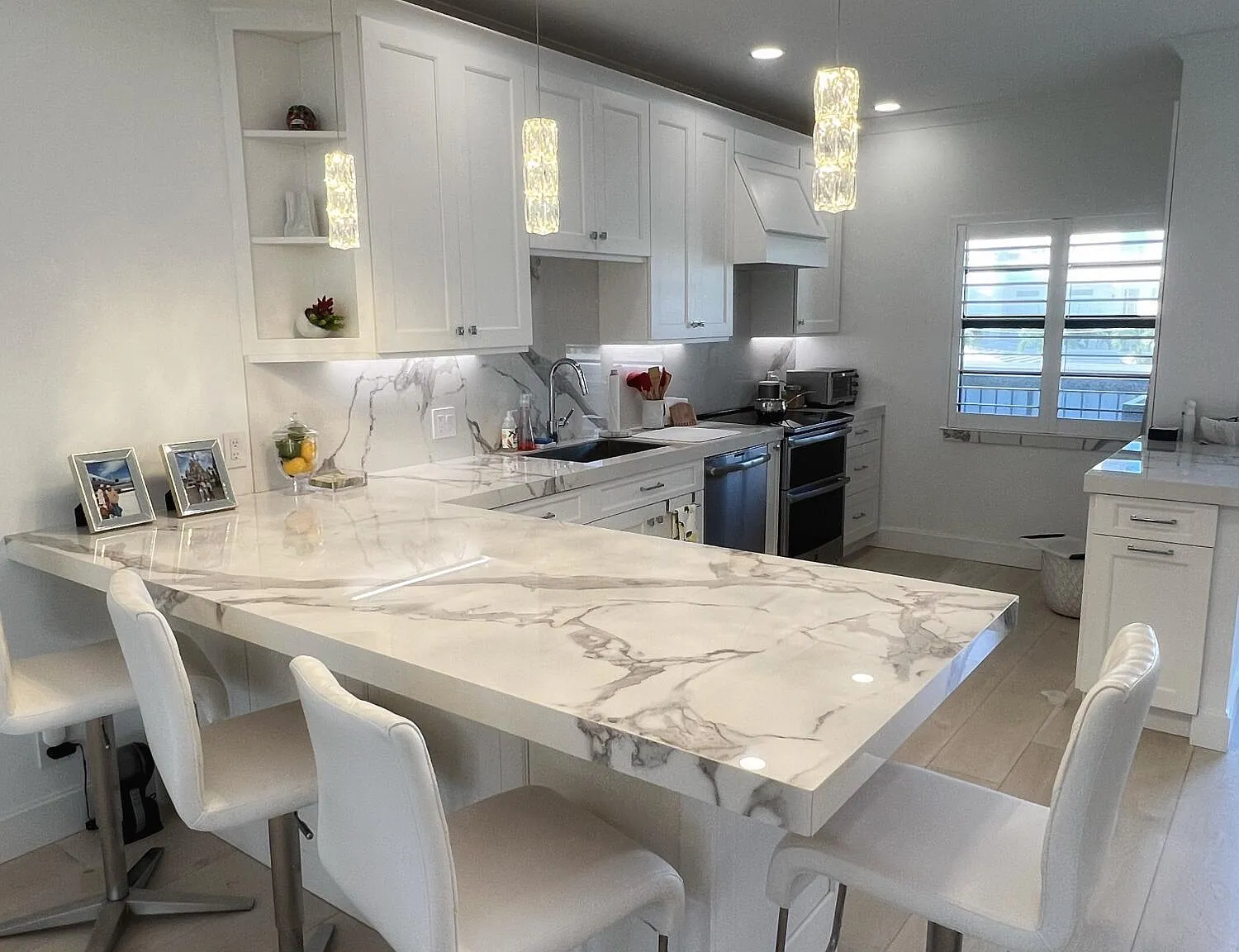 2 bed, 2.0 bath, 1235 sqft, $9,900 — Photo 3