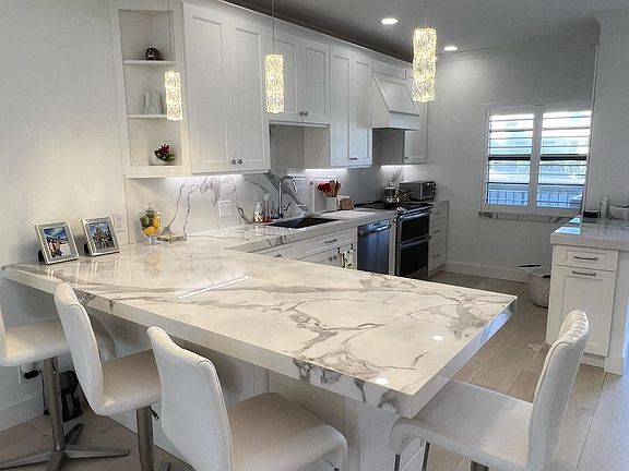 4th image of 275 Beach Rd APT B201