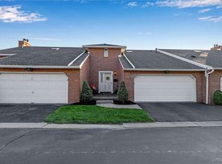 21 Wellington Ct, Williamsville, NY 14221
