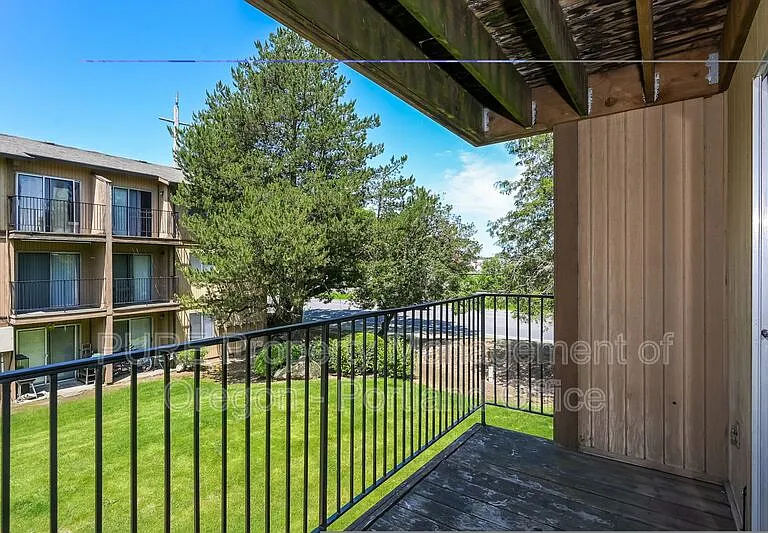 Parkway Garden — Photo 90