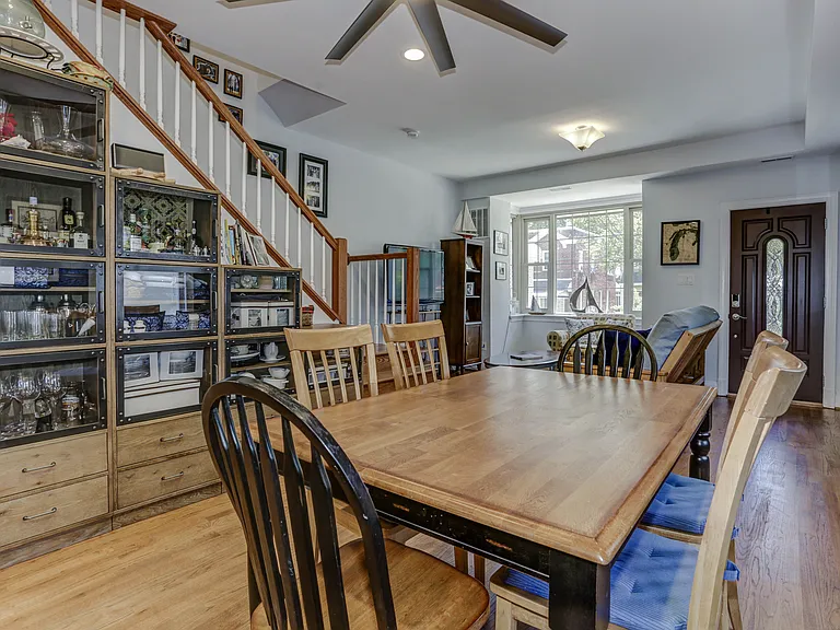 821 Tewkesbury Pl NW — Photo 15