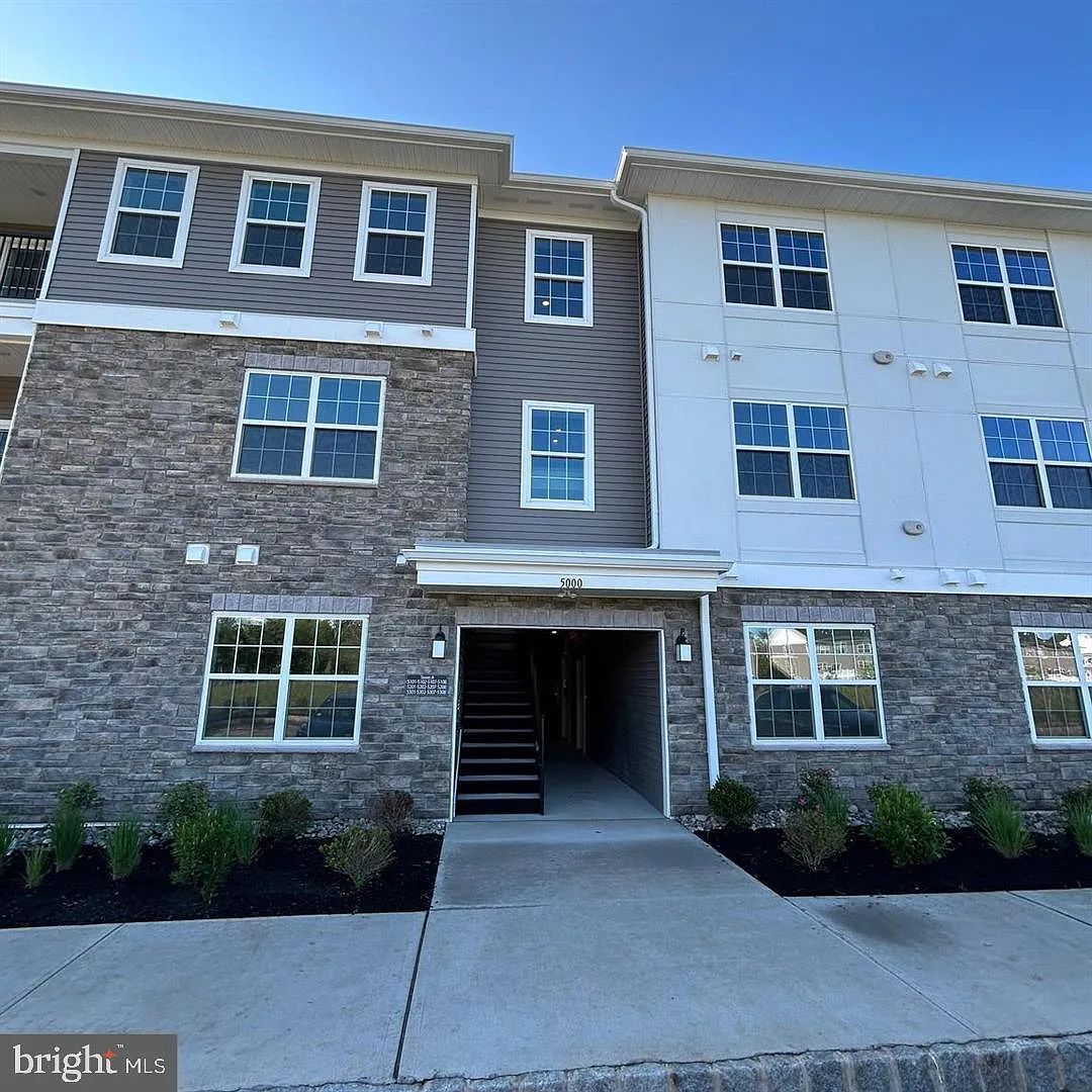 2 bed, 2.0 bath, 1250 sqft, $2,650 — Photo 1