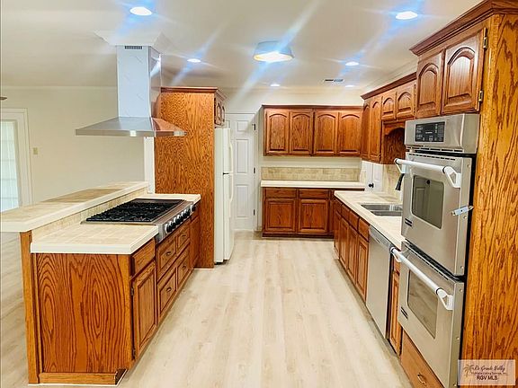5th image of 1806 N Parkwood Dr