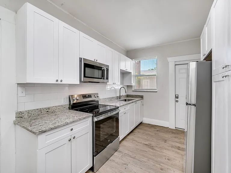 310 E Lambright St — Photo 15