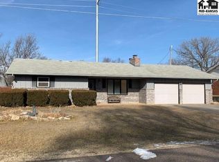316 Birch Way, Hutchinson, KS 67502