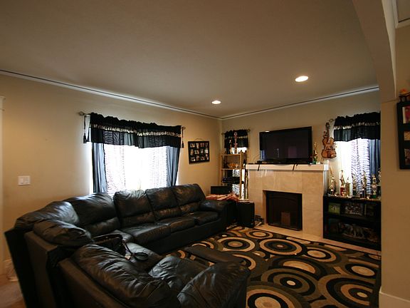 4th image of 1230 W Gardena Blvd