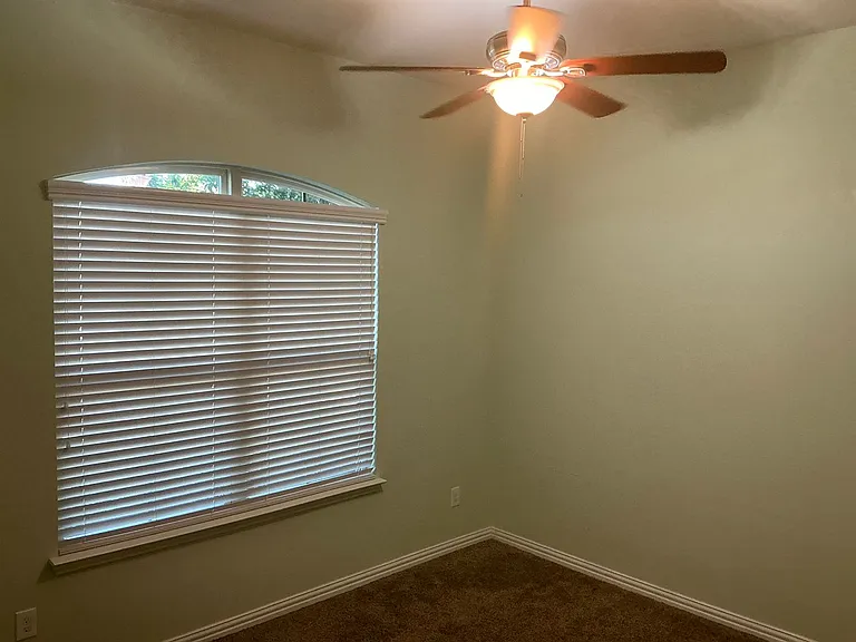104 Mineral Point Dr — Photo 3