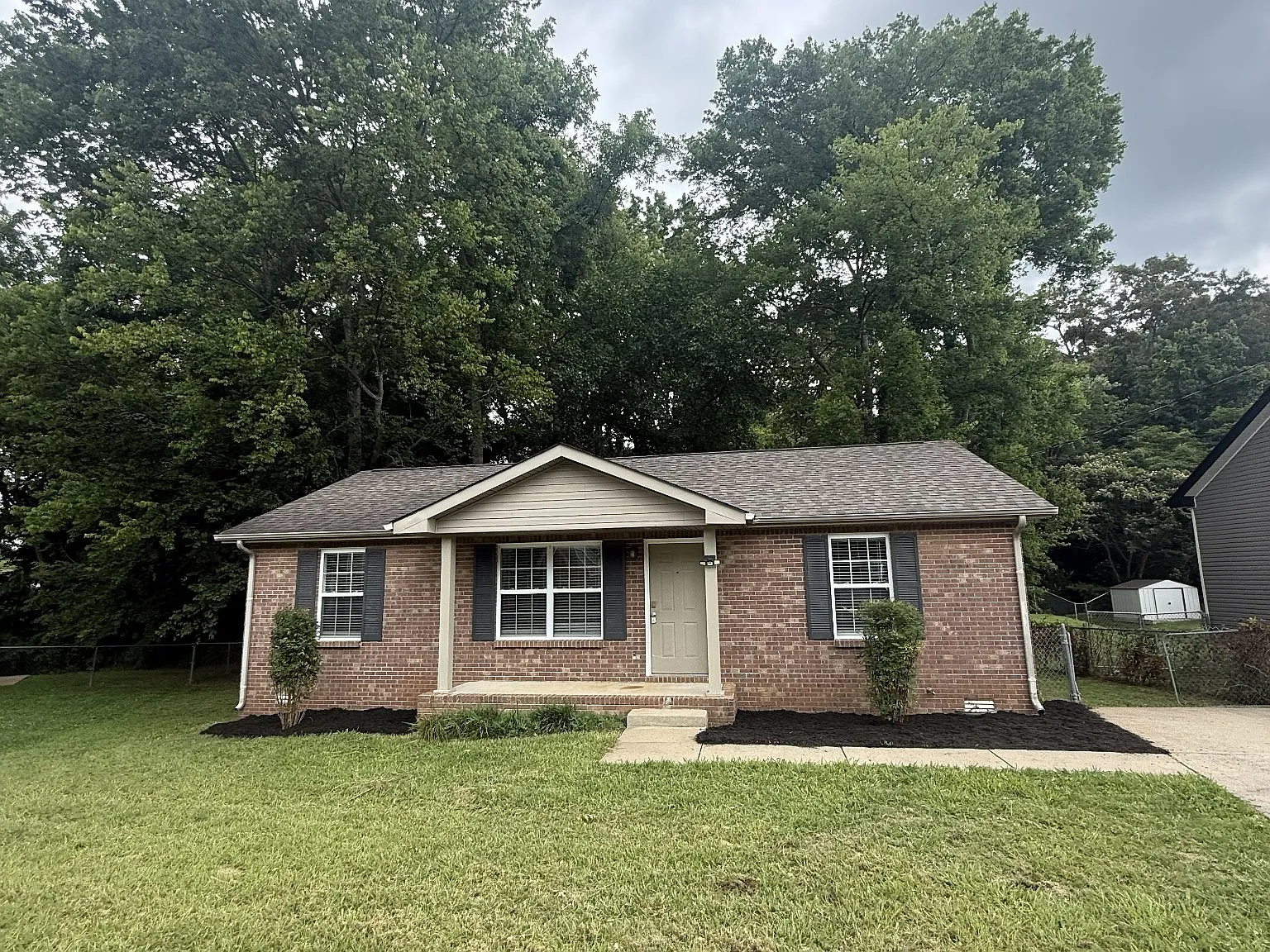 3 bed, 2.0 bath, 1086 sqft, $1,300 — Photo 1