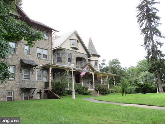 3rd image of 192 N Lansdowne Ave APT C2
