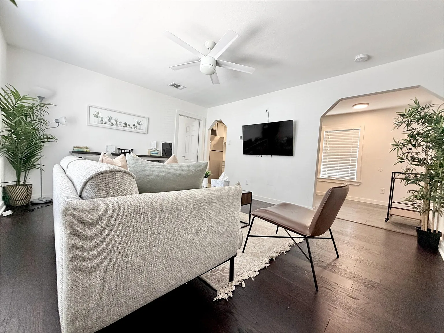 1 bed, 1.0 bath, 900 sqft, $2,350 — Photo 1