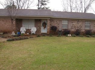 1416 Fairview Dr, Waynesboro, MS 39367