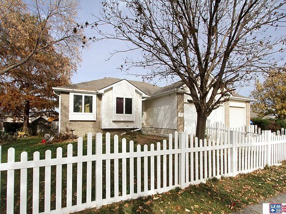 2nd image of 1840 Chloe Ln