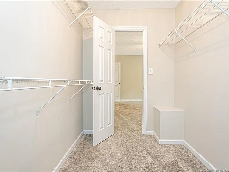 402 Roundtree Dr — Photo 23
