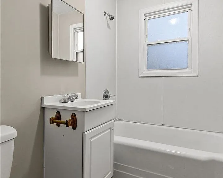 205 E Main St — Photo 4