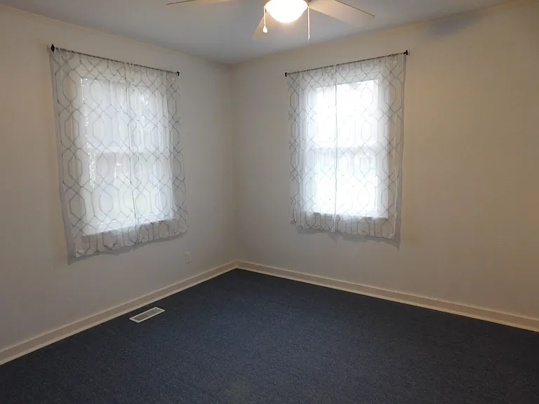 900 Simmons St — Photo 17
