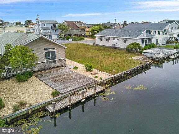 2nd image of 120 Bayshore Dr