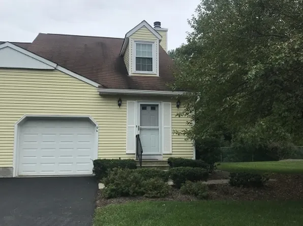 96 Carriage Ln #96, Newton, NJ 07860