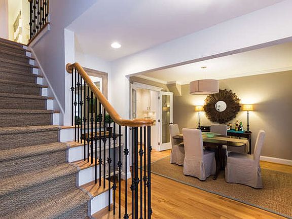 entry way/ dining room