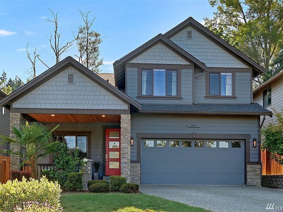 This modern east facing craftsman style home in Bothell's Jordan Creek community boasting Northshore schools! Walk to Lockwood Elementary School. 