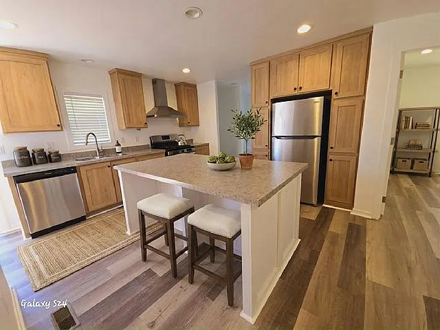 3 bed, 2.0 bath, 1120 sqft, $2,010 — Photo 2