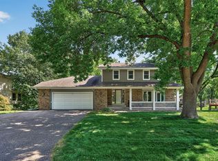 10141 Laurel Dr, Eden Prairie, MN 55347
