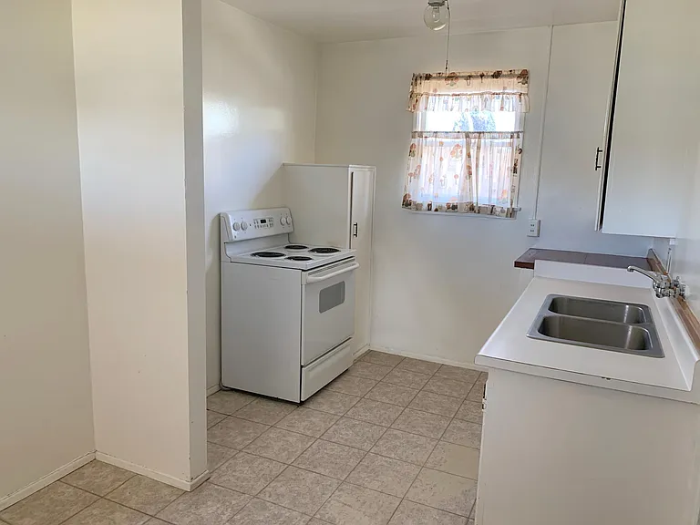 407 E Yaney St #B — Photo 4