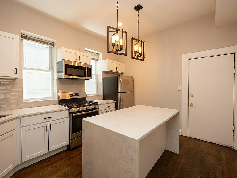 1241 W Barry Ave #1 — Photo 6