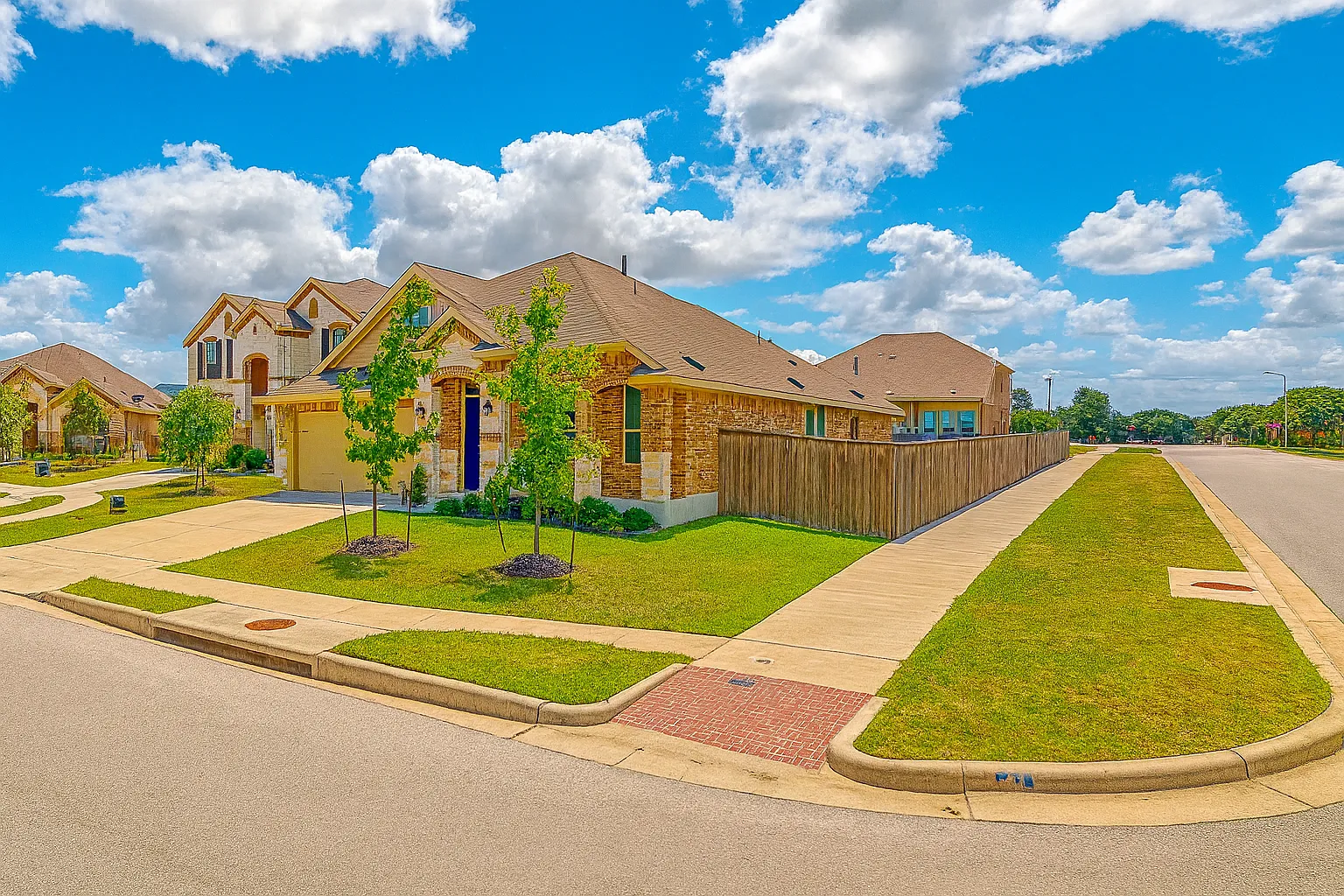 Highly Desirable Home - Walking Distance to Newly Upgraded Old Settler Park — Photo 2