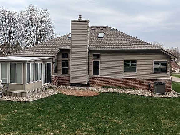 3rd image of 575 Sunrise Dr