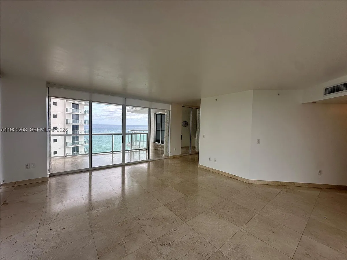 Building Photo - 18671 Collins Ave #2304