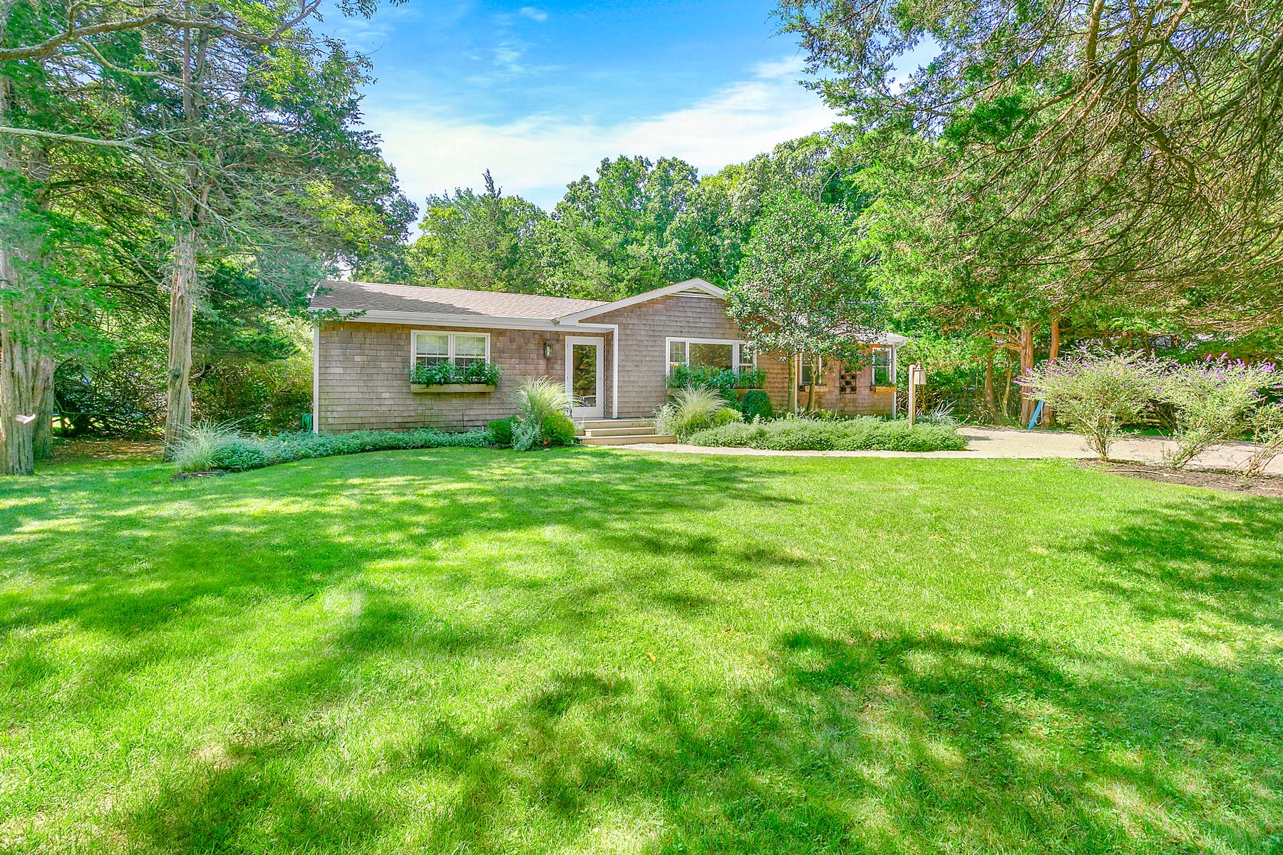 258 Kings Point Rd in East Hampton Out East