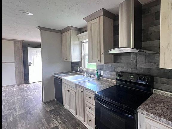 4th image of 225 Orange Ln