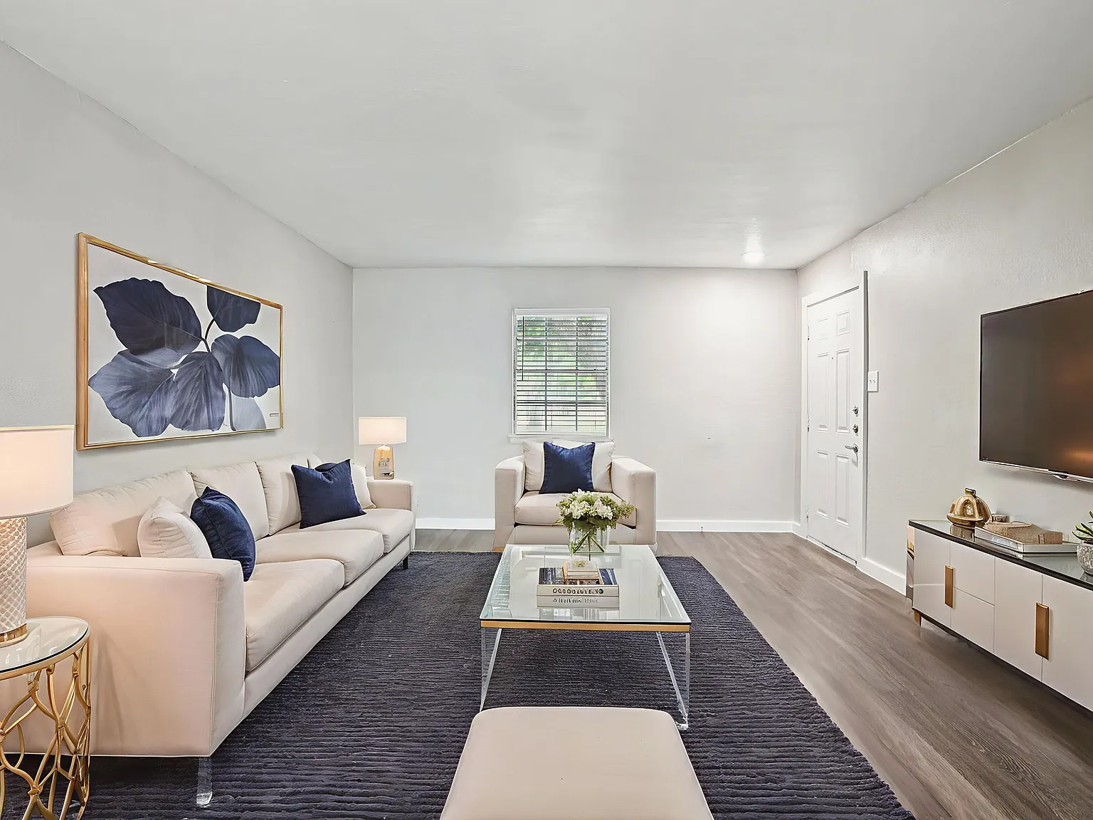 Mesh Apartments — Photo 3