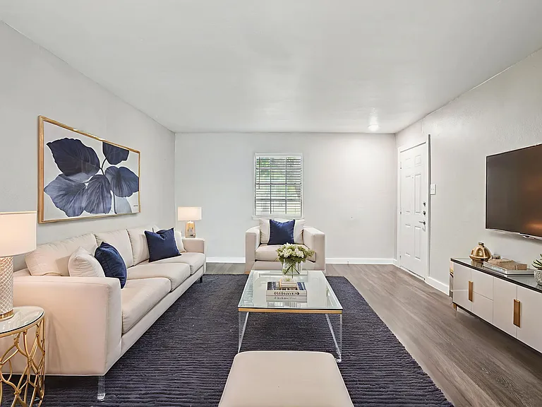 Mesh Apartments — Photo 3
