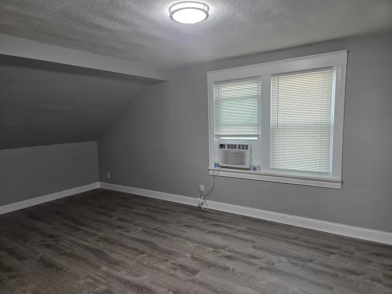 2809 N California Ave — Photo 8