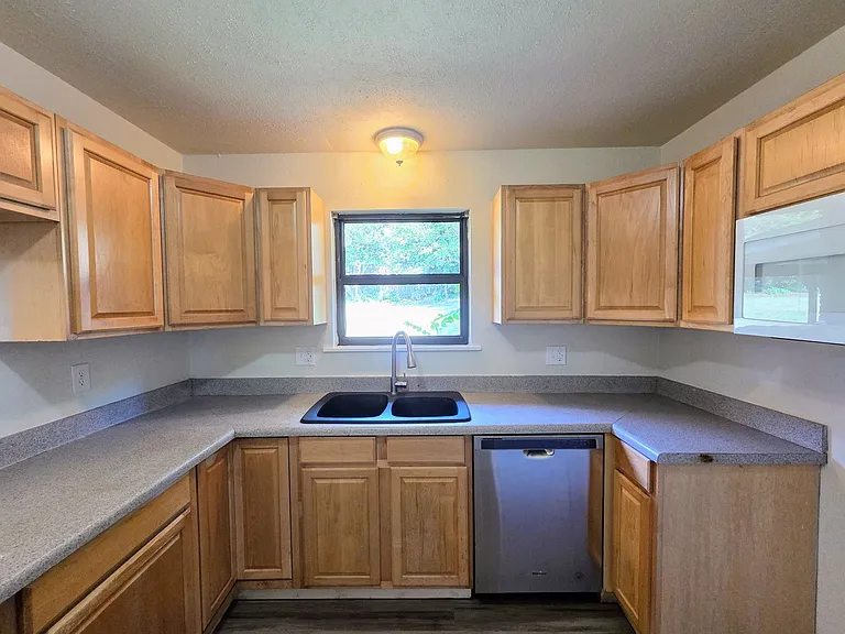 217 Ross Ave — Photo 22