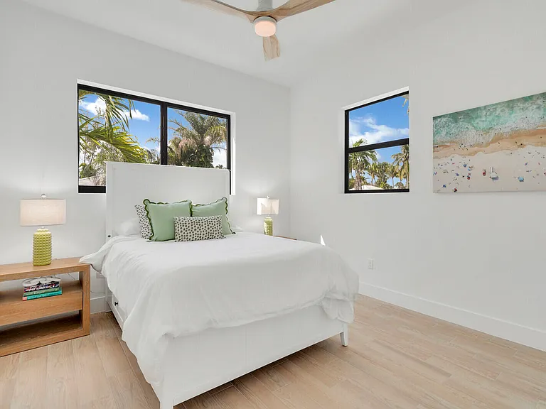 1248 N Harbor Dr — Photo 41