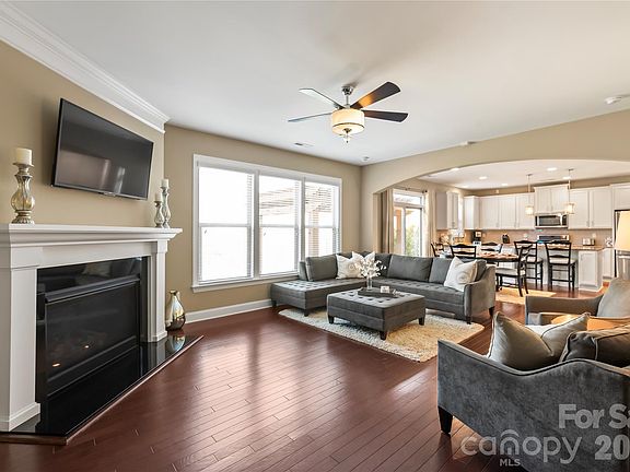 5th image of 3016 Dunwoody Dr