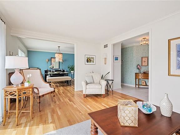 5th image of 612 Essex Ct