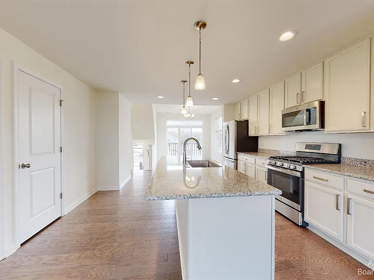 2725 Bristol Ridge Dr — Photo 3