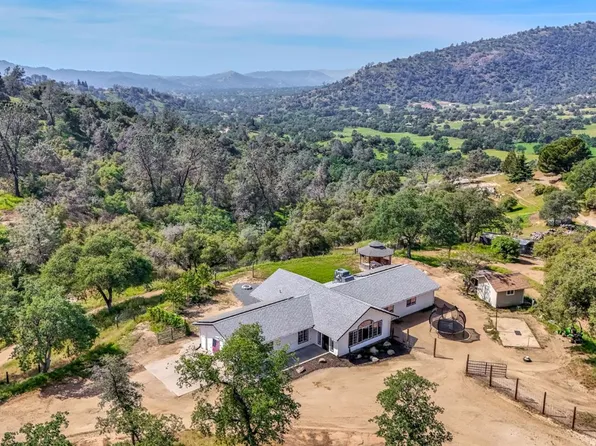 30833 Pennyroyal Ln, Prather, CA 93651