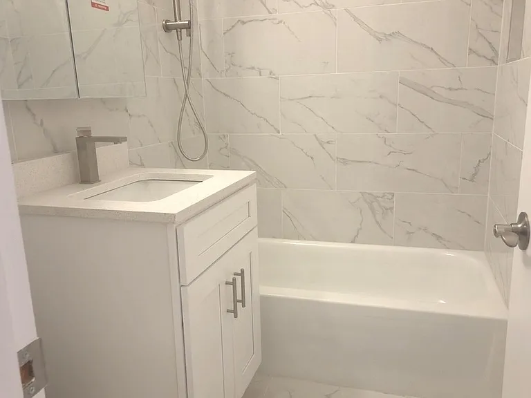 607 N Wells St #3R — Photo 8