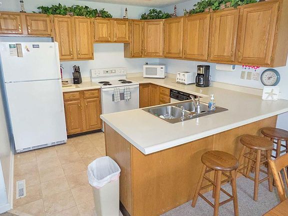 4th image of 111 W Lakeshore Dr Unit 1B