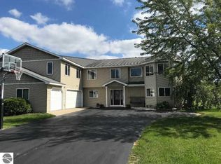 876 Cherry Ridge Dr, Traverse City, MI 49696