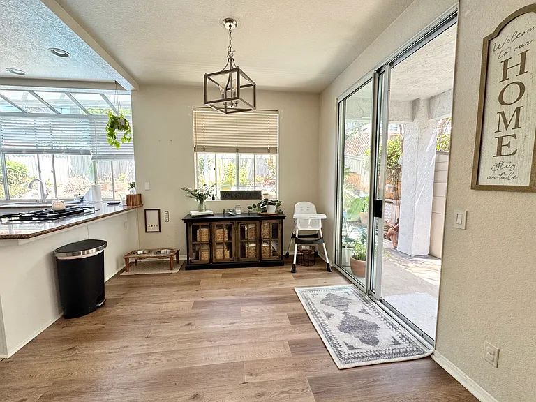 1551 Sapphire Ln — Photo 6