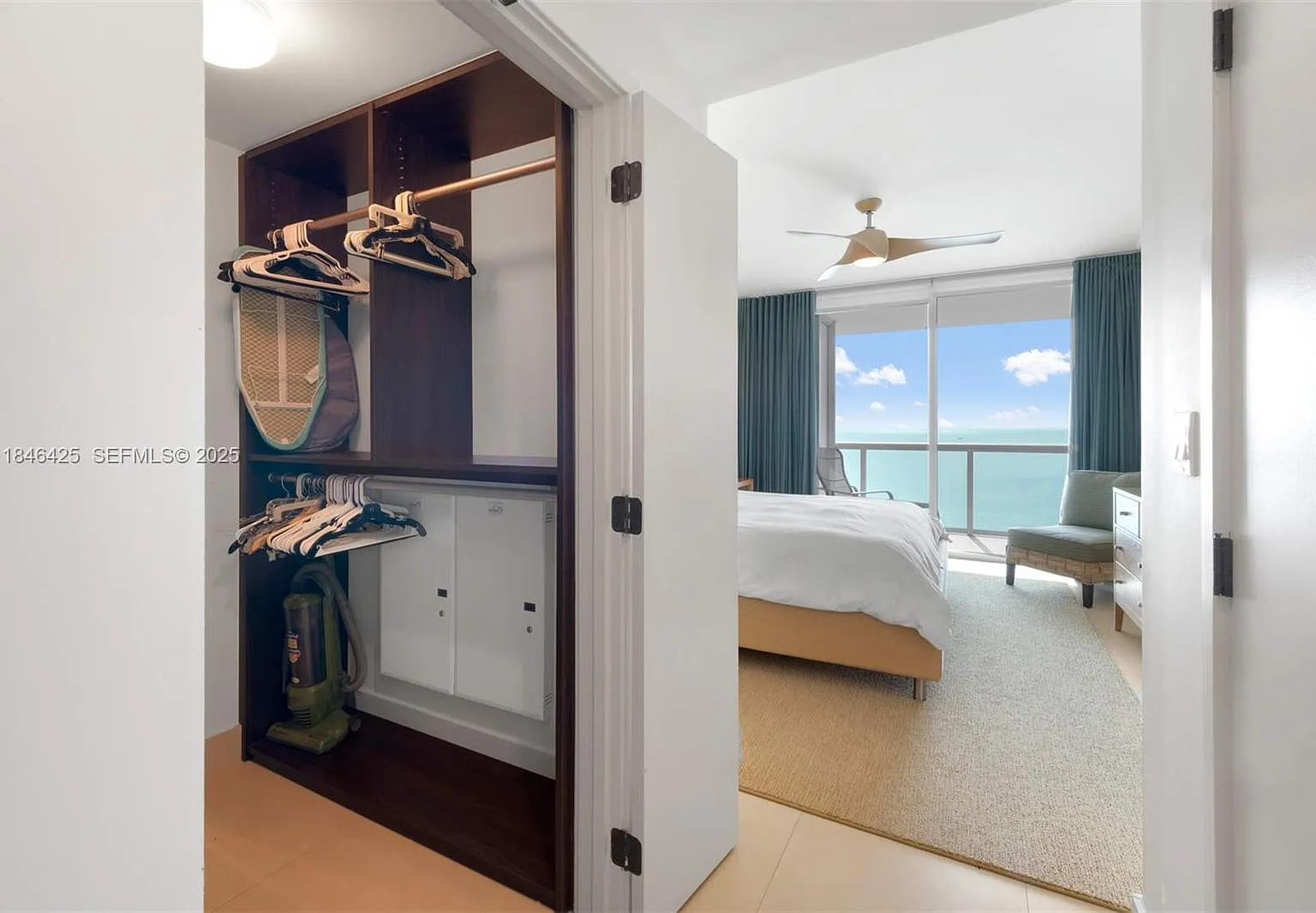 1 bed, 842 sqft, $8,900 — Photo 4