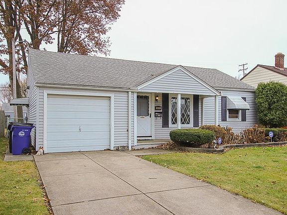 3rd image of 13901 Emery Ave