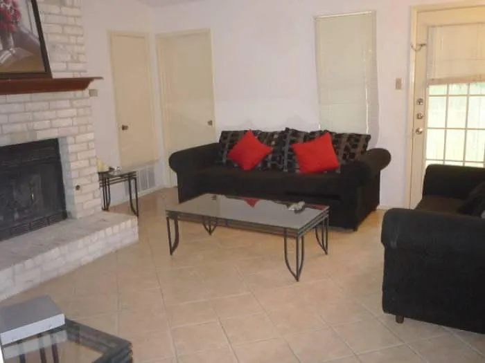 2 bed, 800 sqft, $1,390 — Photo 3