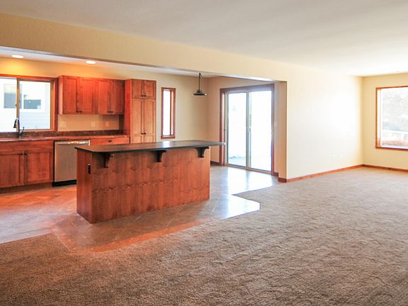 3rd image of 520 11th St NE APT 6