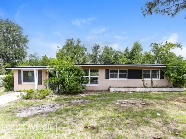 8645 Samona Dr W, Jacksonville, FL 32208